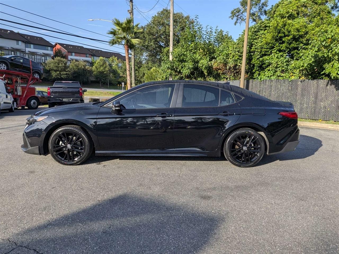 Toyota Camry Hybrid XLE 2025