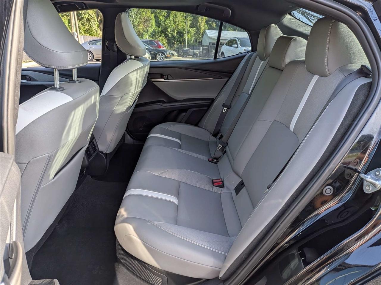 Toyota Camry Hybrid XLE 2025