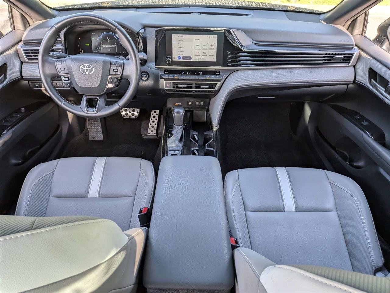 Toyota Camry Hybrid XLE 2025