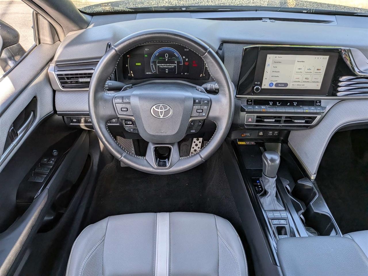 Toyota Camry Hybrid XLE 2025