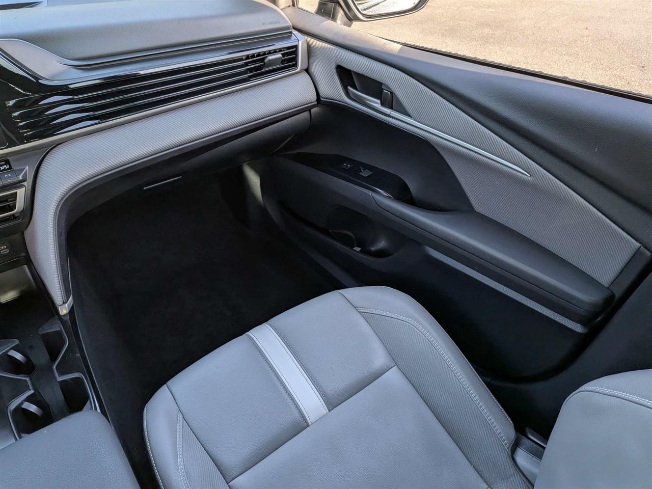 Toyota Camry Hybrid XLE 2025