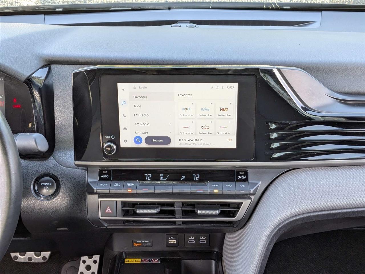 Toyota Camry Hybrid XLE 2025