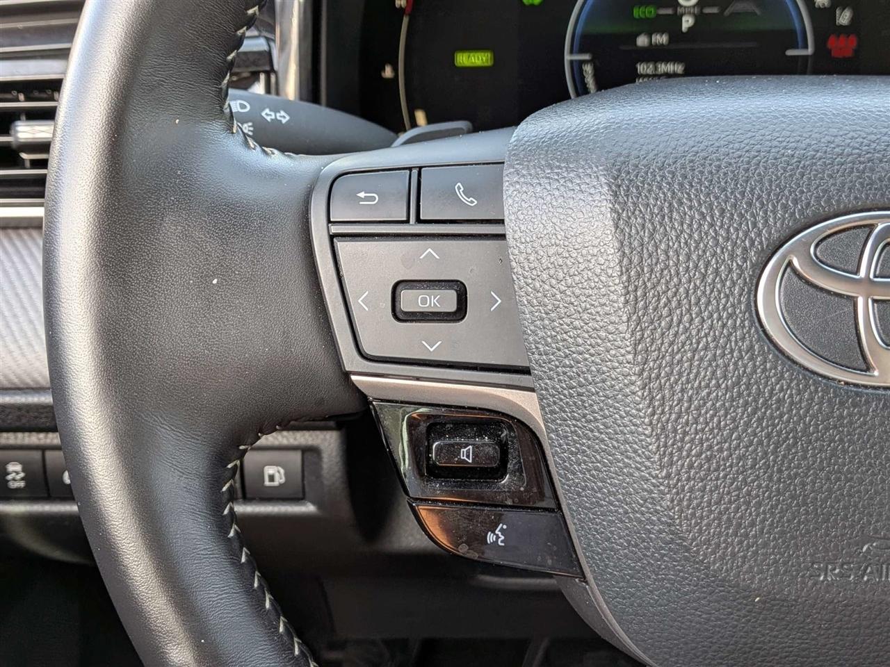Toyota Camry Hybrid XLE 2025
