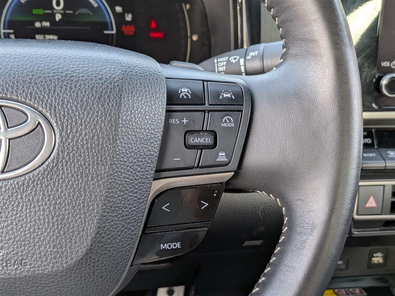 Toyota Camry Hybrid XLE 2025