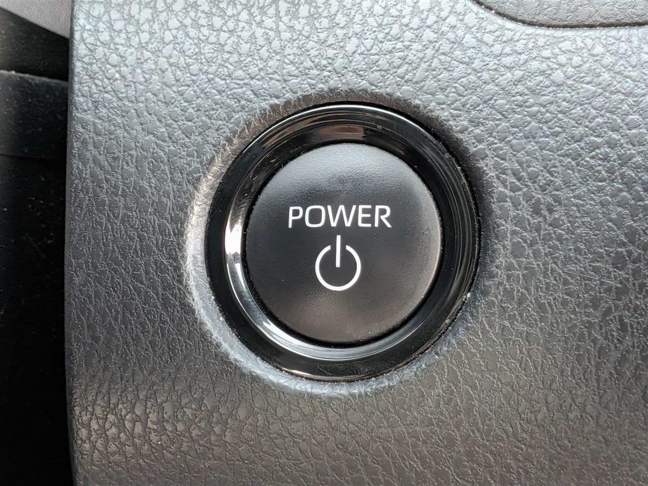 Toyota Camry Hybrid XLE 2025