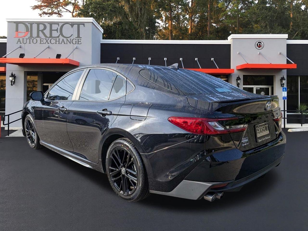 Toyota Camry Hybrid XLE 2025