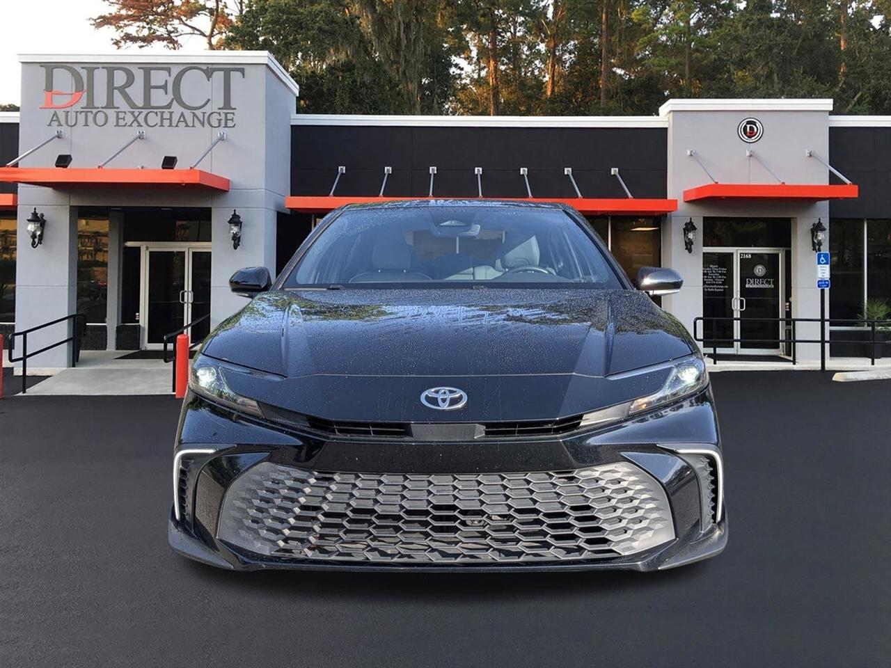 Toyota Camry Hybrid XLE 2025