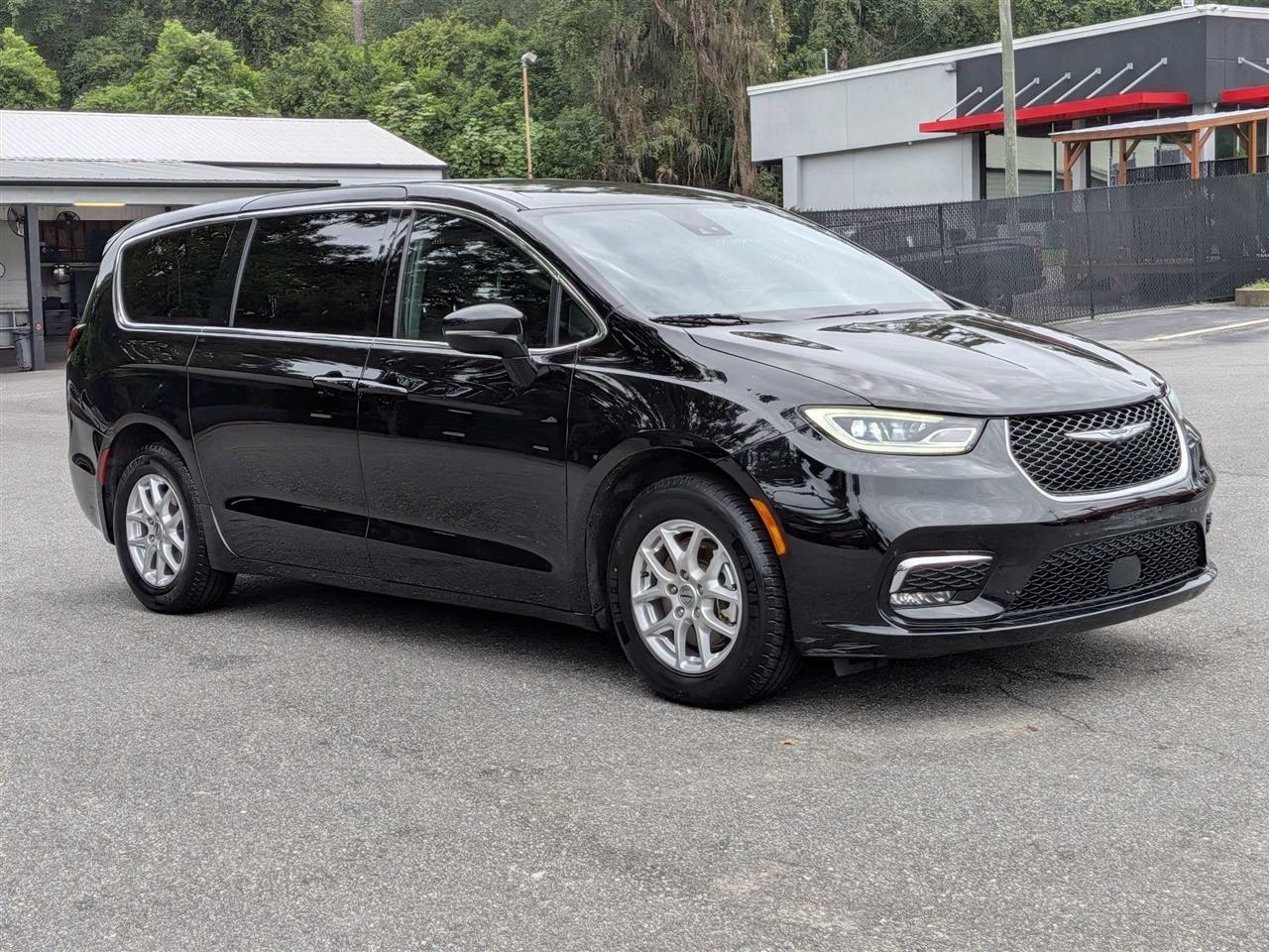 Chrysler Pacifica Select 2025