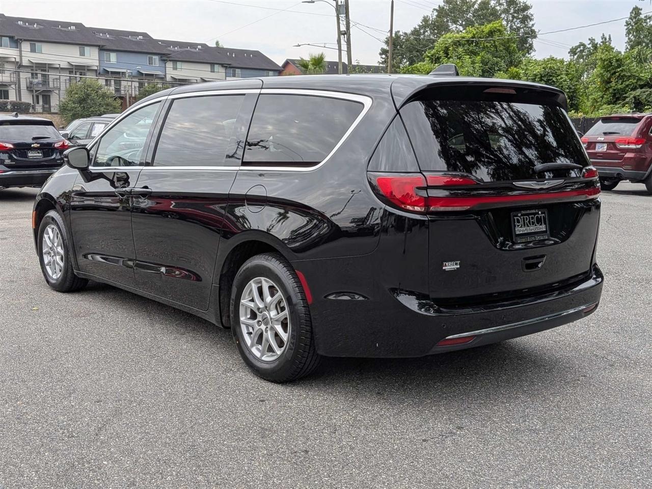 Chrysler Pacifica Select 2025