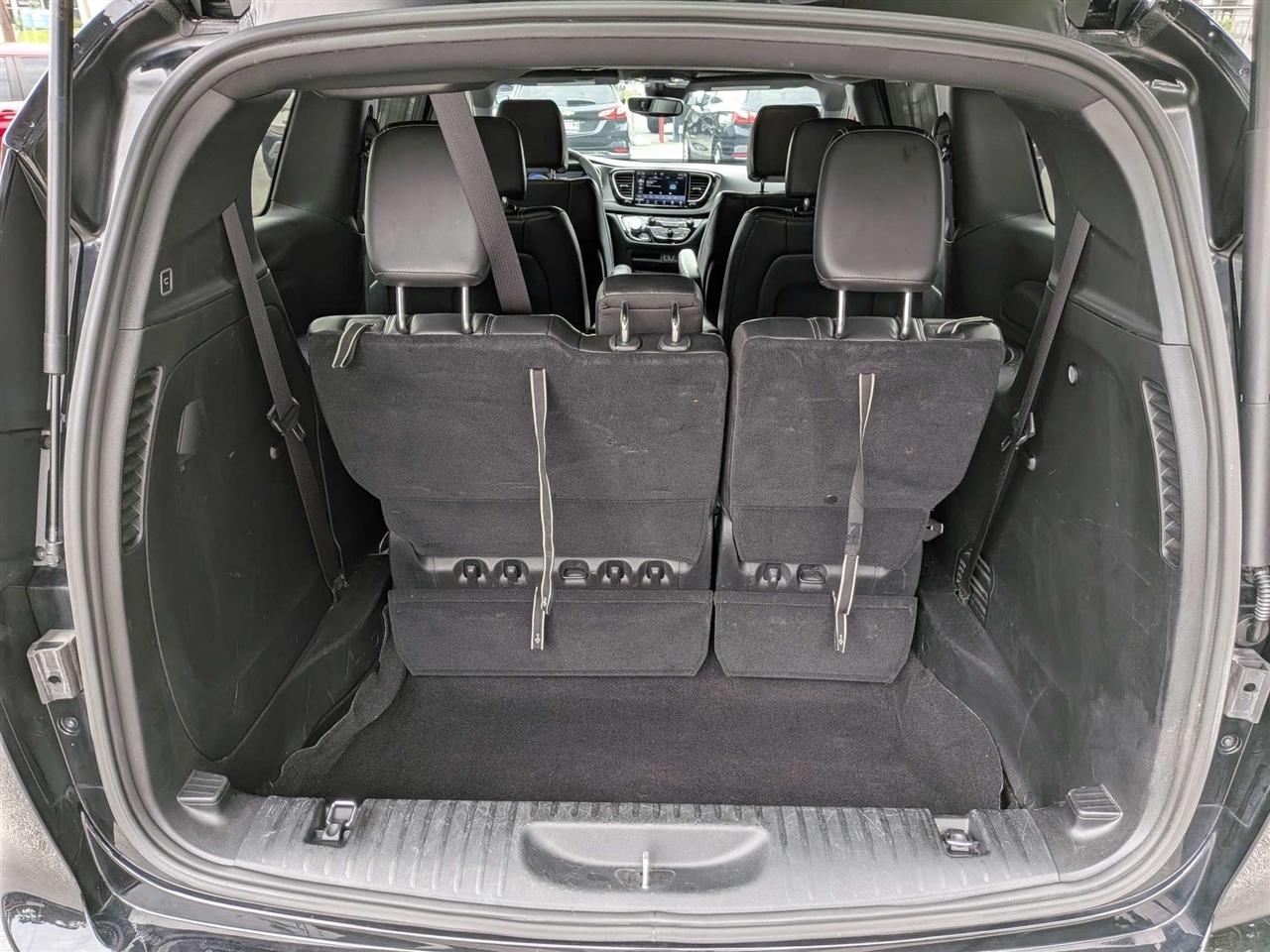 Chrysler Pacifica Select 2025