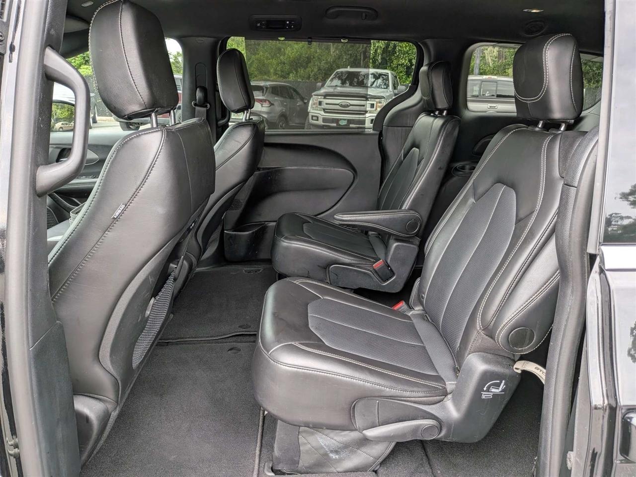 Chrysler Pacifica Select 2025