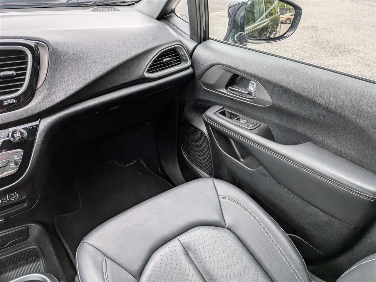 Chrysler Pacifica Select 2025