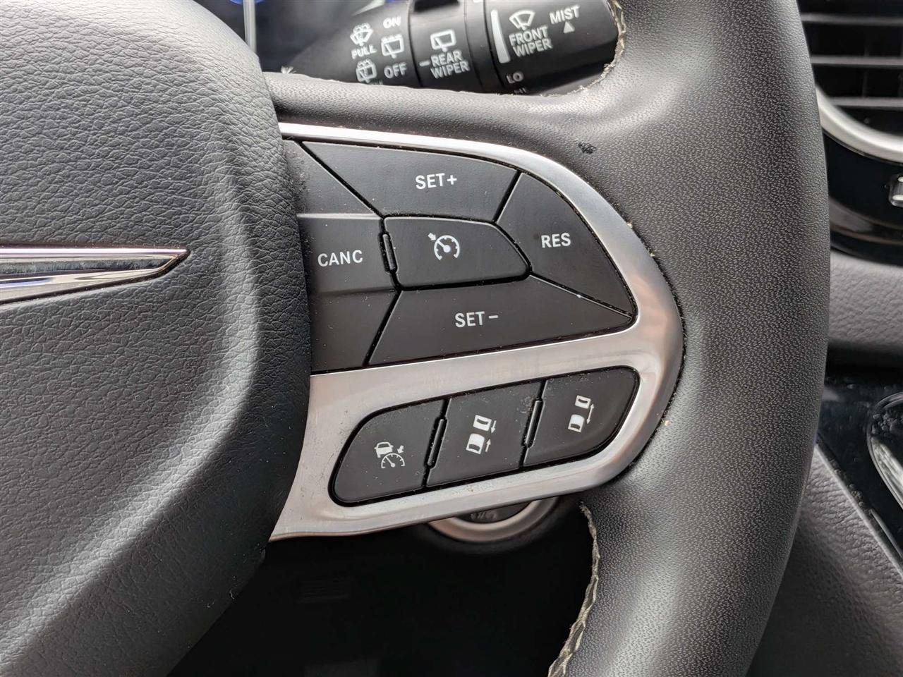 Chrysler Pacifica Select 2025