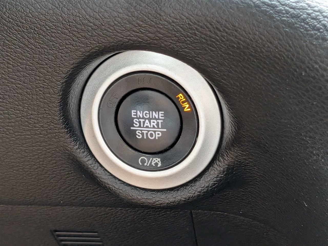 Chrysler Pacifica Select 2025