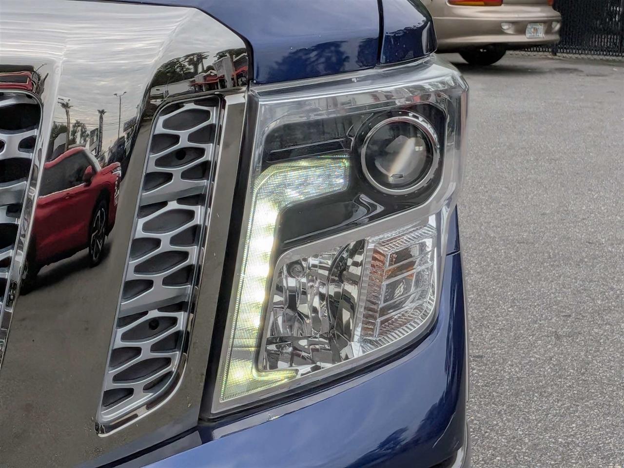 Nissan Titan Platinum Reserve Crew Cab 4WD 2018
