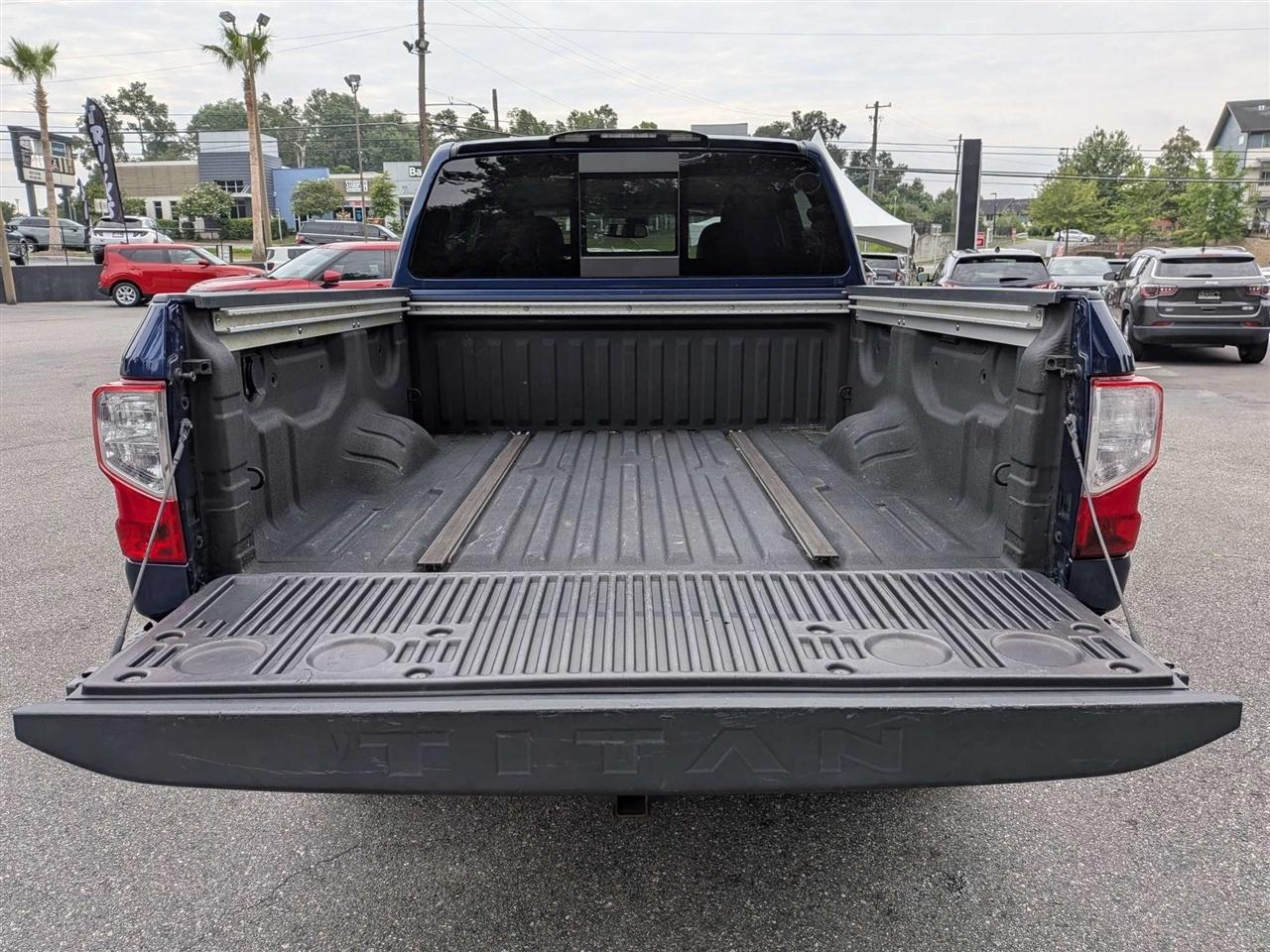 Nissan Titan Platinum Reserve Crew Cab 4WD 2018