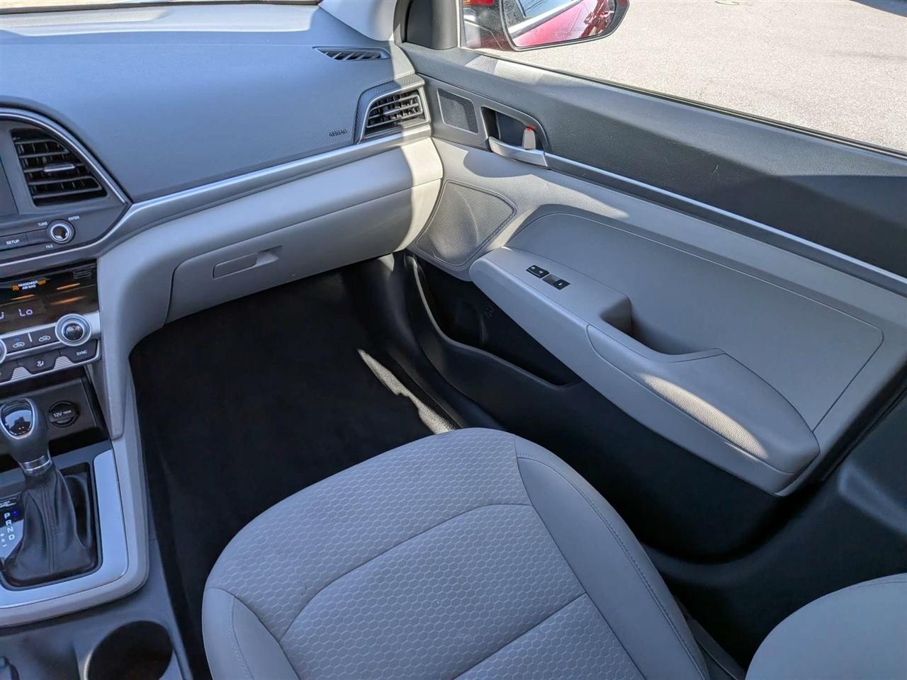 Hyundai Elantra SE 6M 2020