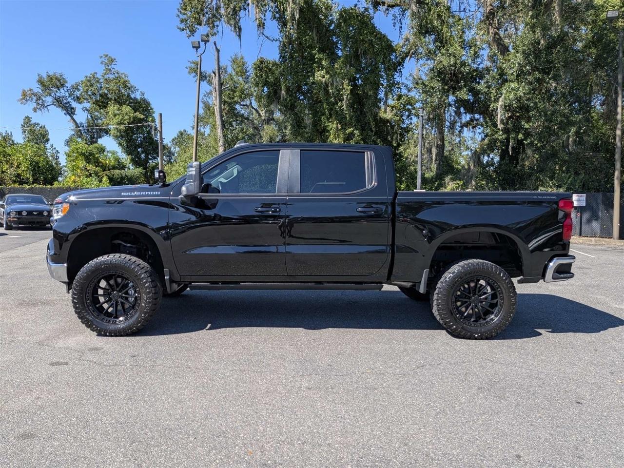 Chevrolet Silverado 1500 LT Crew Cab 2WD 2024