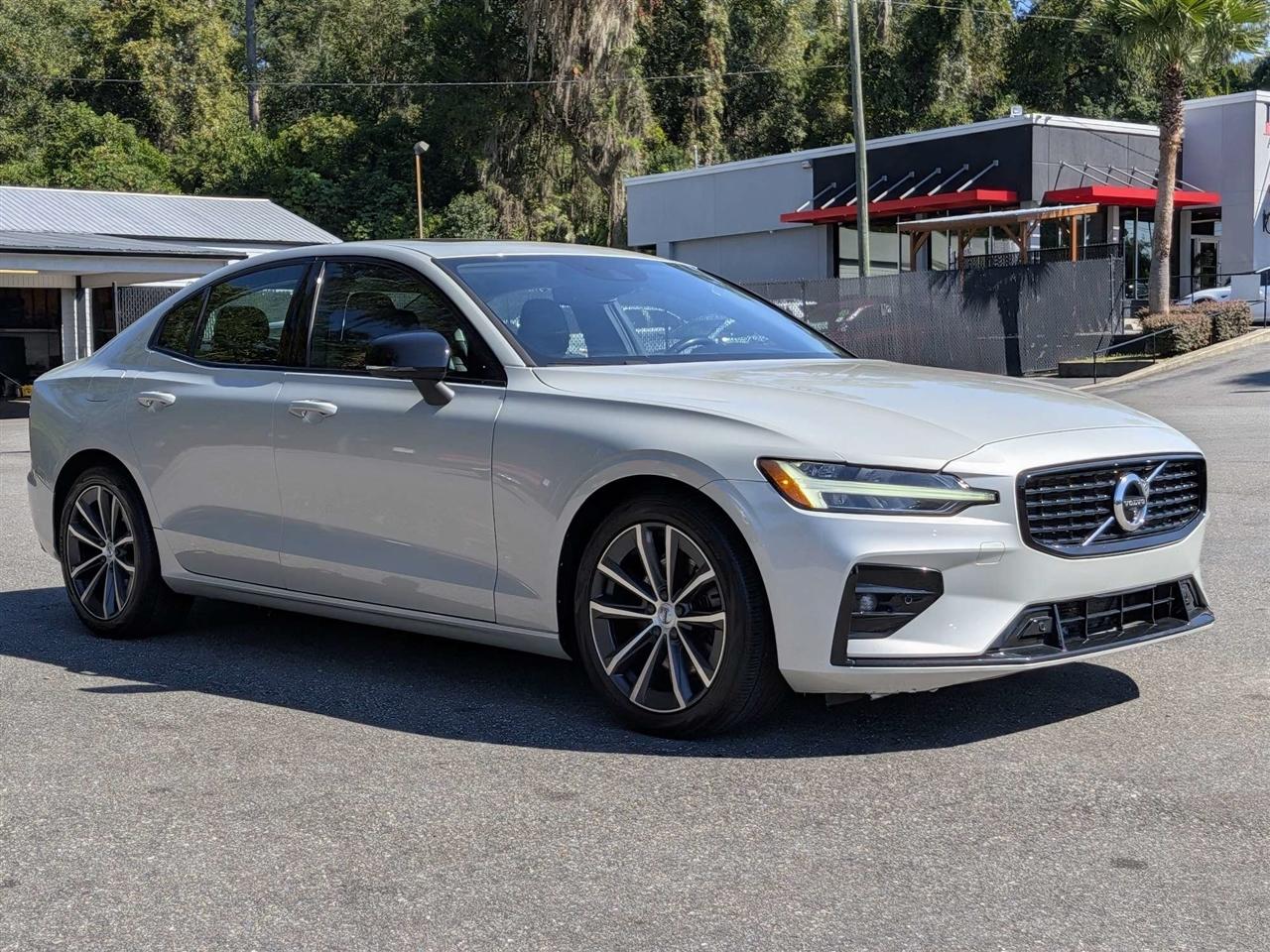 Volvo S60 B5 Momentum 2022