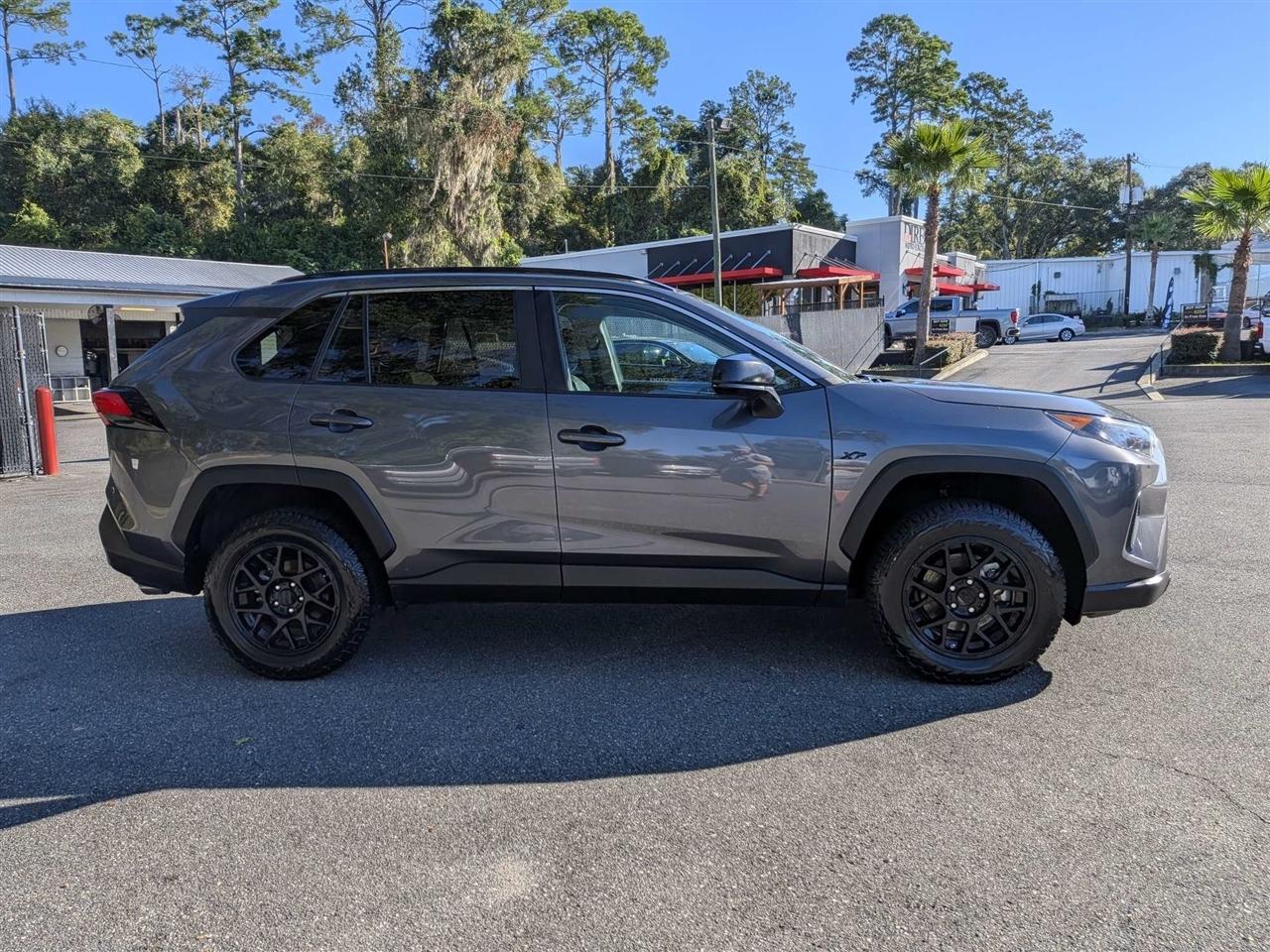 Toyota RAV4 LE 2021