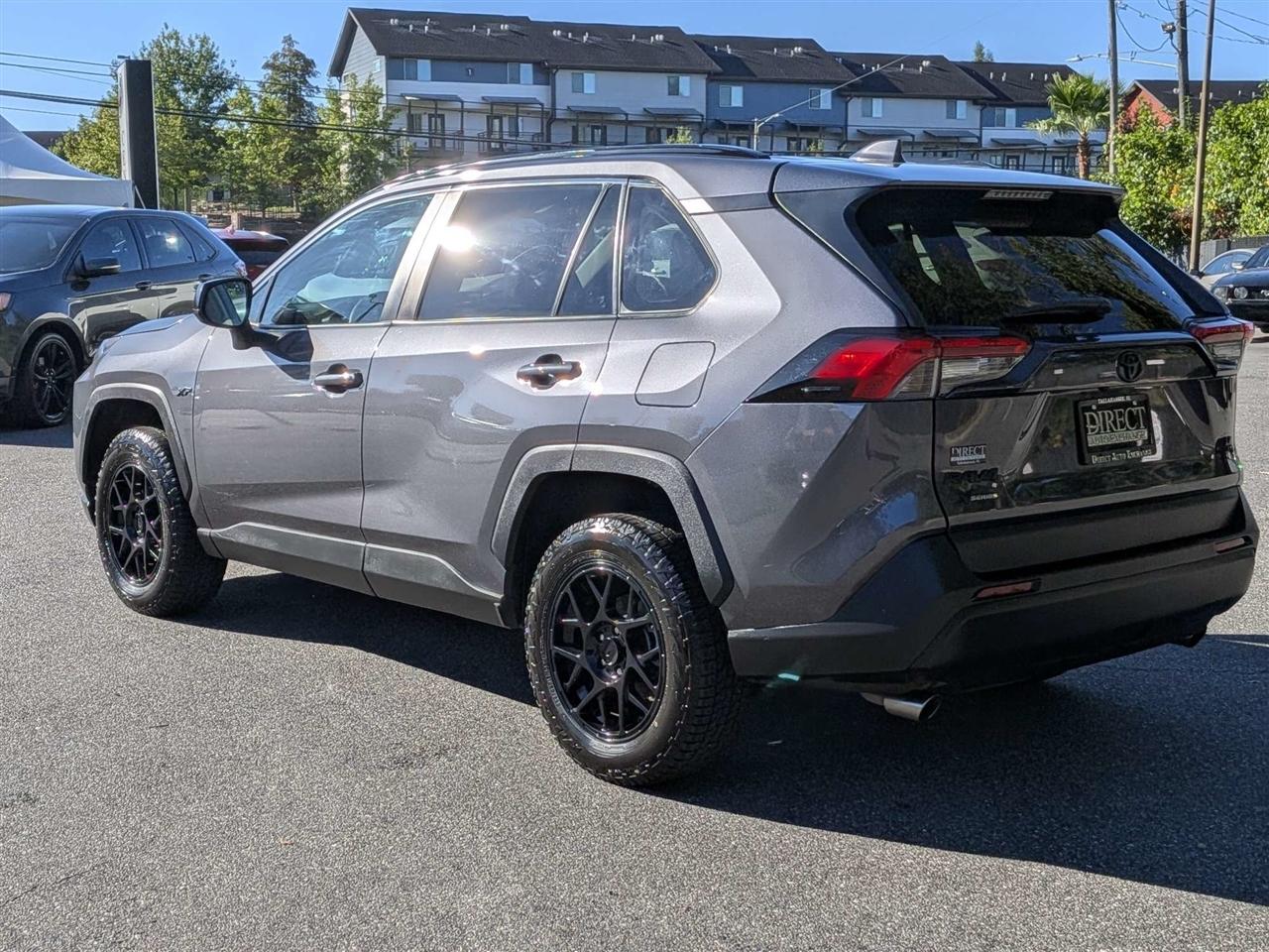 Toyota RAV4 LE 2021