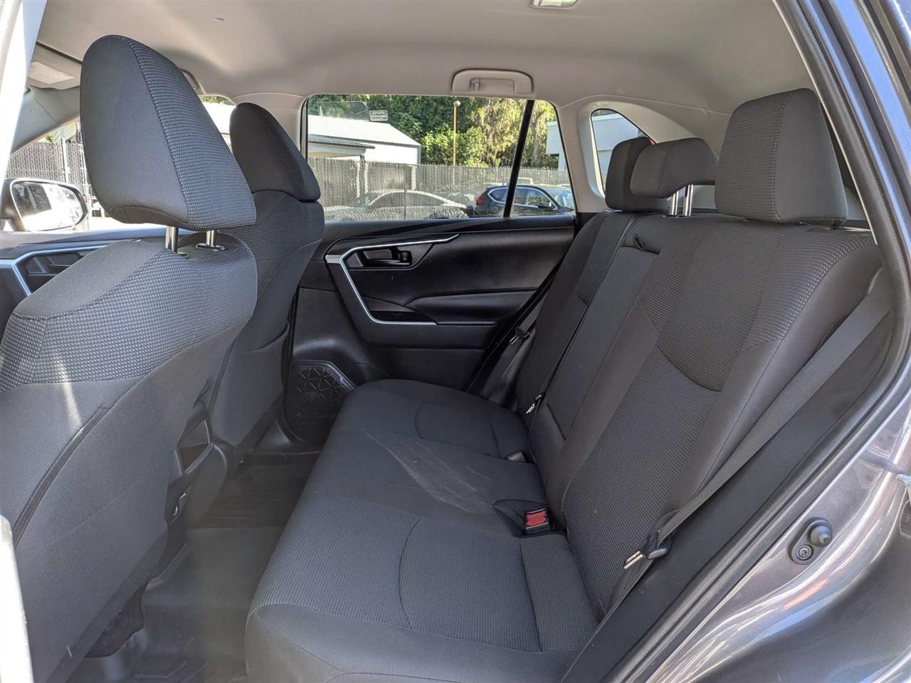 Toyota RAV4 LE 2021
