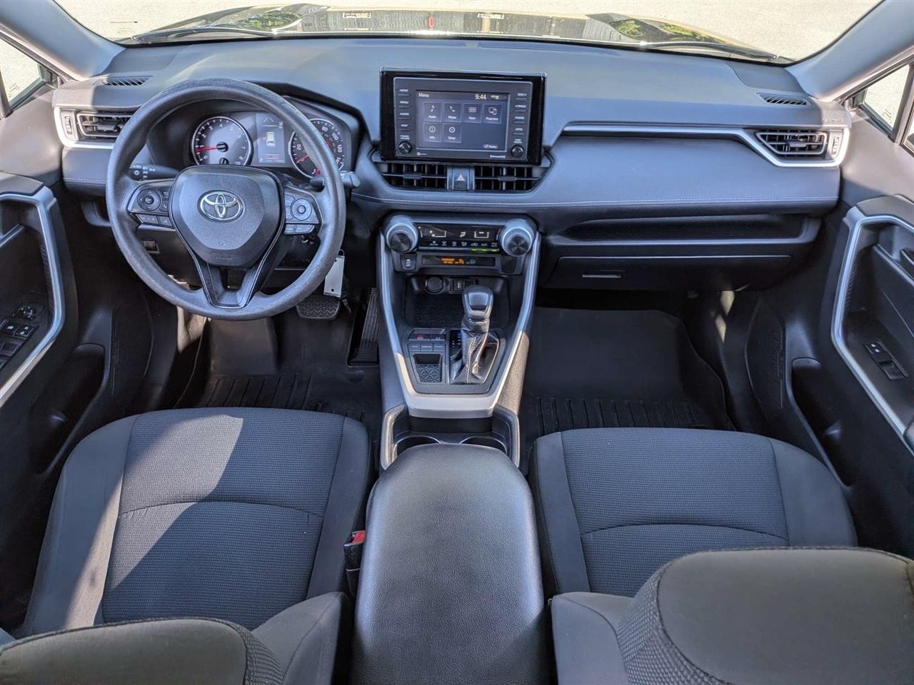 Toyota RAV4 LE 2021