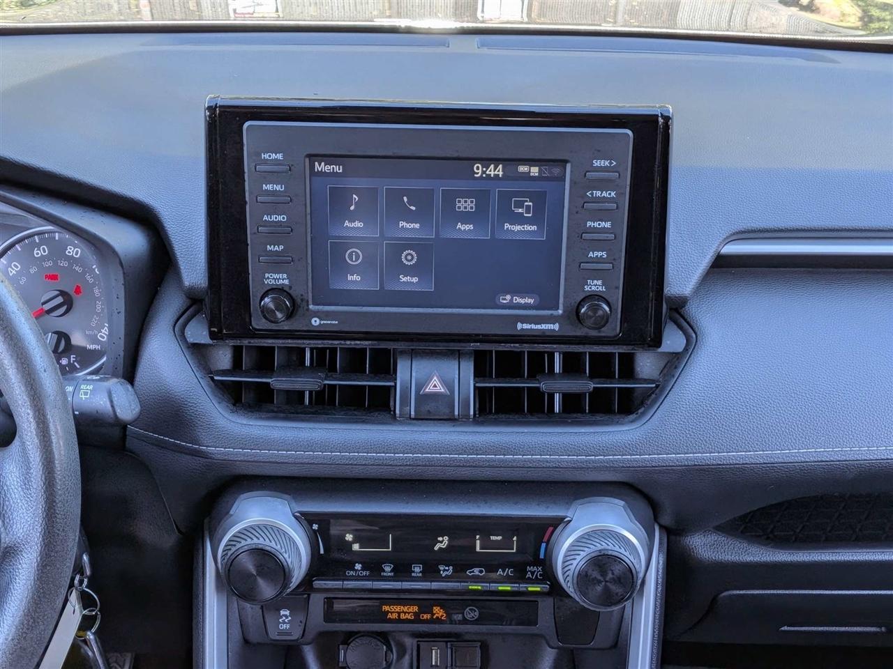 Toyota RAV4 LE 2021