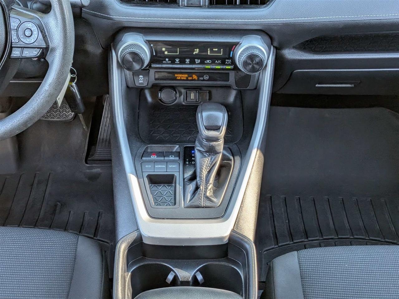 Toyota RAV4 LE 2021