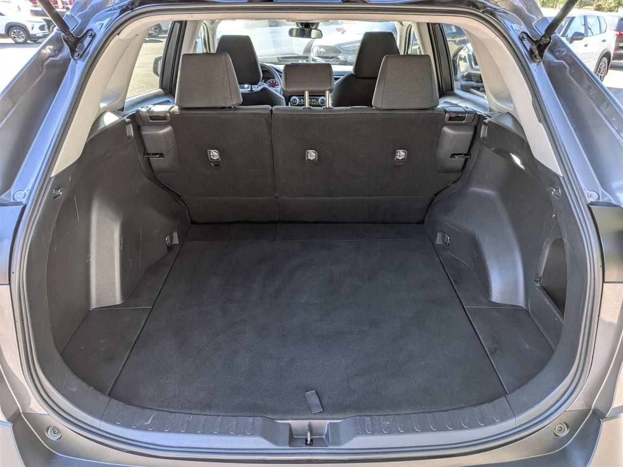 Toyota RAV4 LE 2021
