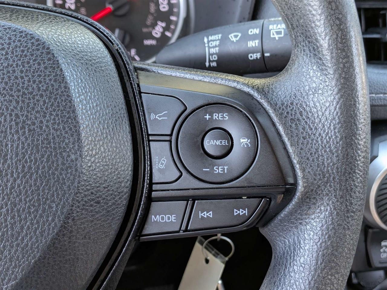 Toyota RAV4 LE 2021