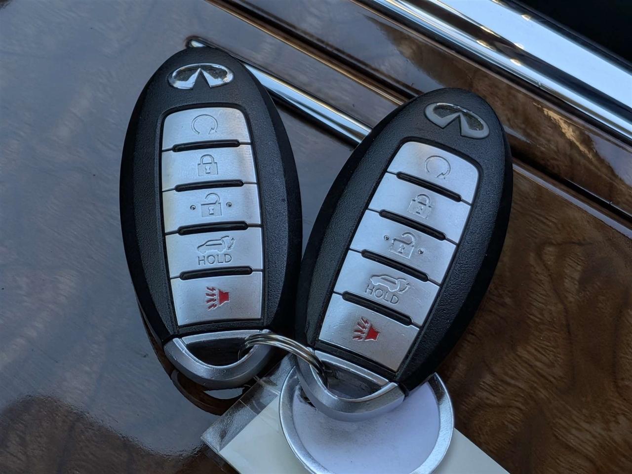 Infiniti QX80 LUXE 2019