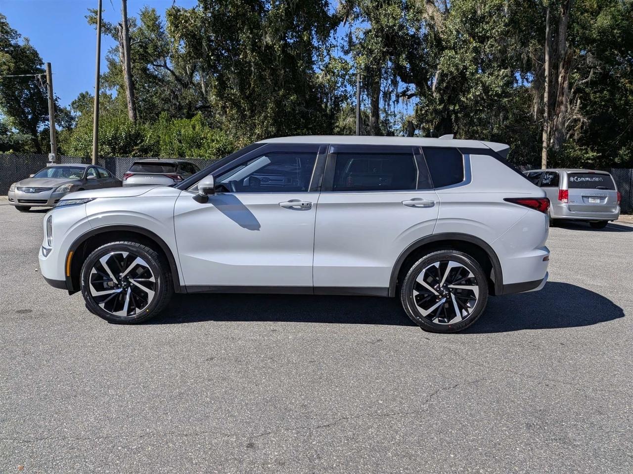 Mitsubishi Outlander SE 2WD 2022
