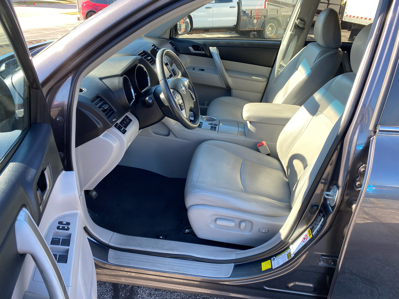 Toyota Highlander SE AWD V6 2013 Toyota Highlander SE AWD V6 2013
