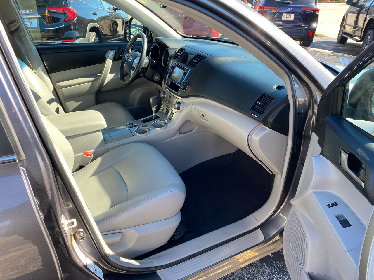 Toyota Highlander SE AWD V6 2013 Toyota Highlander SE AWD V6 2013