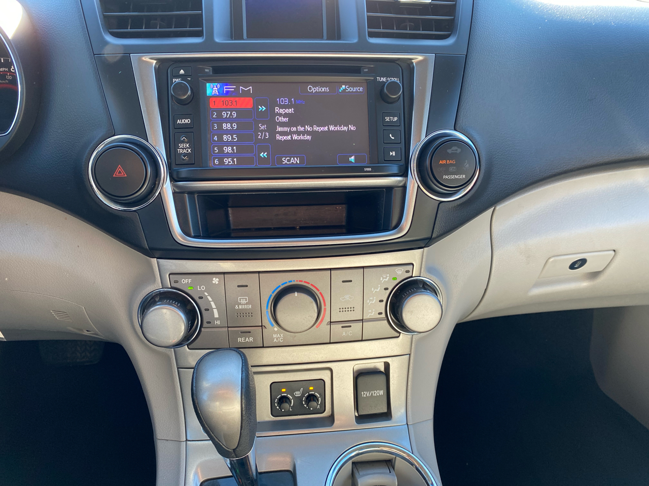 Toyota Highlander SE AWD V6 2013 Toyota Highlander SE AWD V6 2013