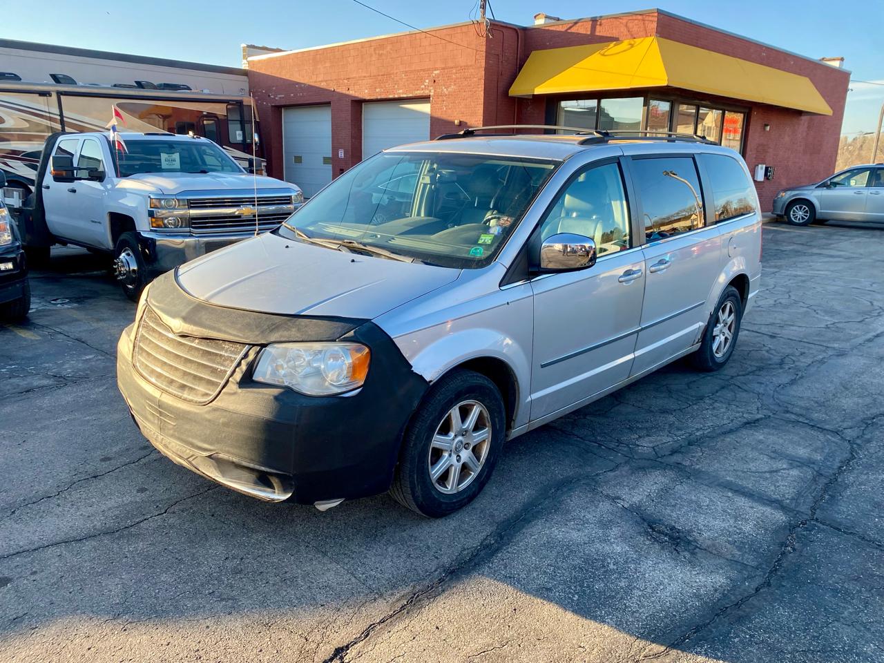 Chrysler Town & Country Touring Plus 2010