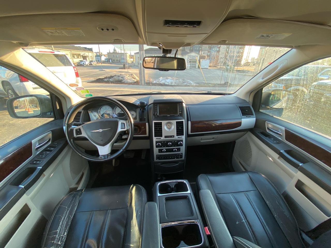Chrysler Town & Country Touring Plus 2010