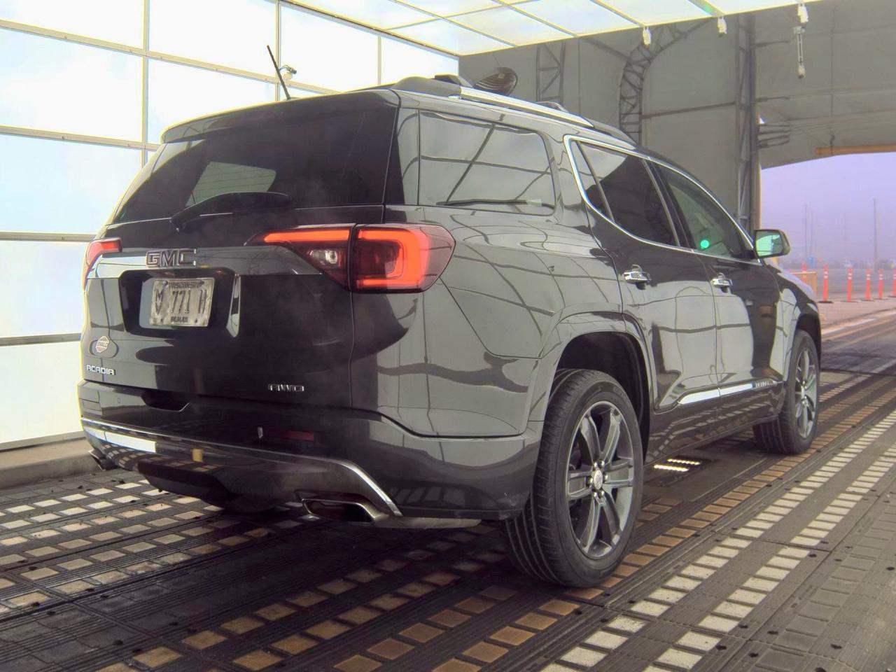 GMC Acadia Denali AWD 2017