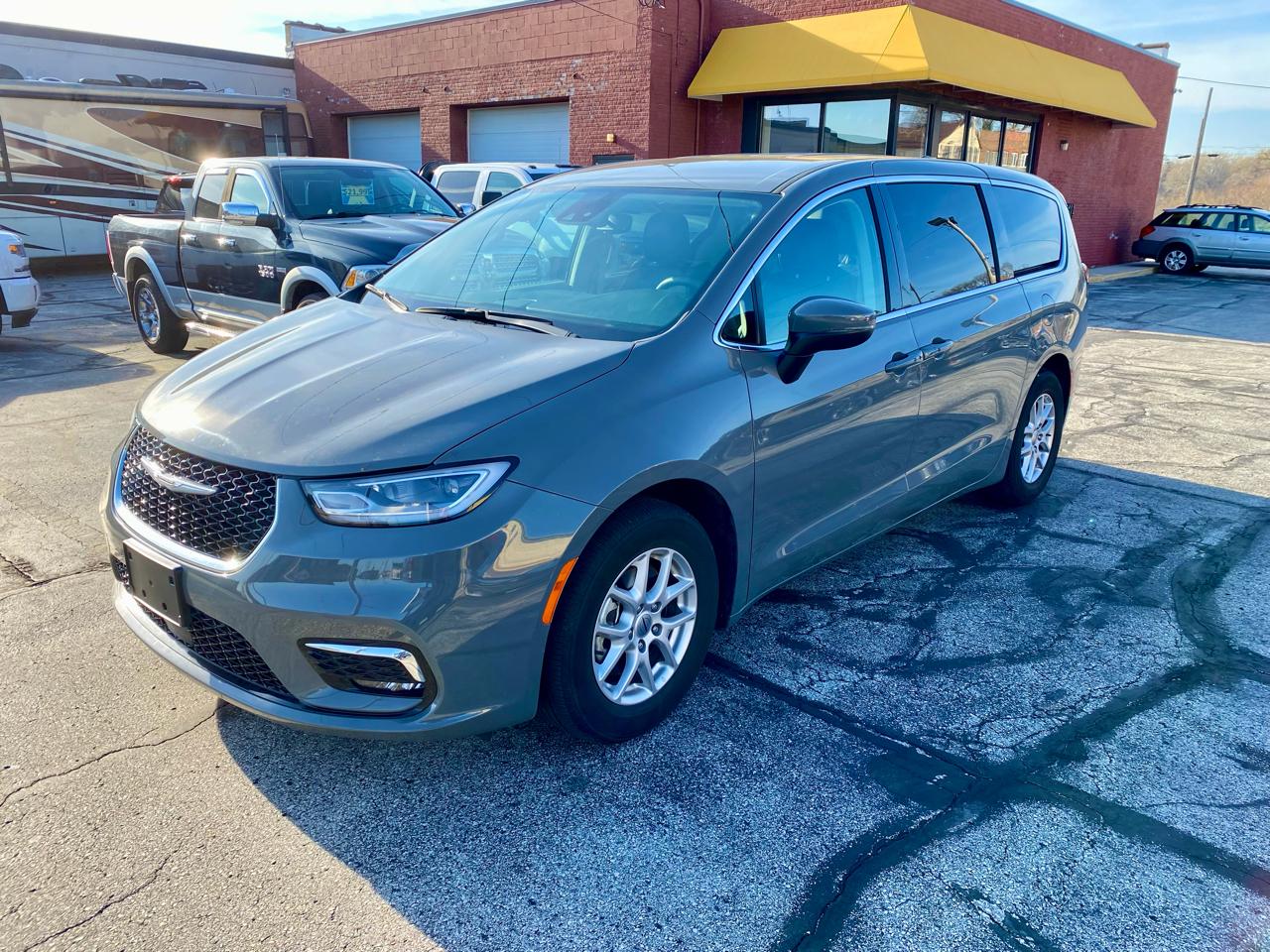 Chrysler Pacifica Touring L 2023