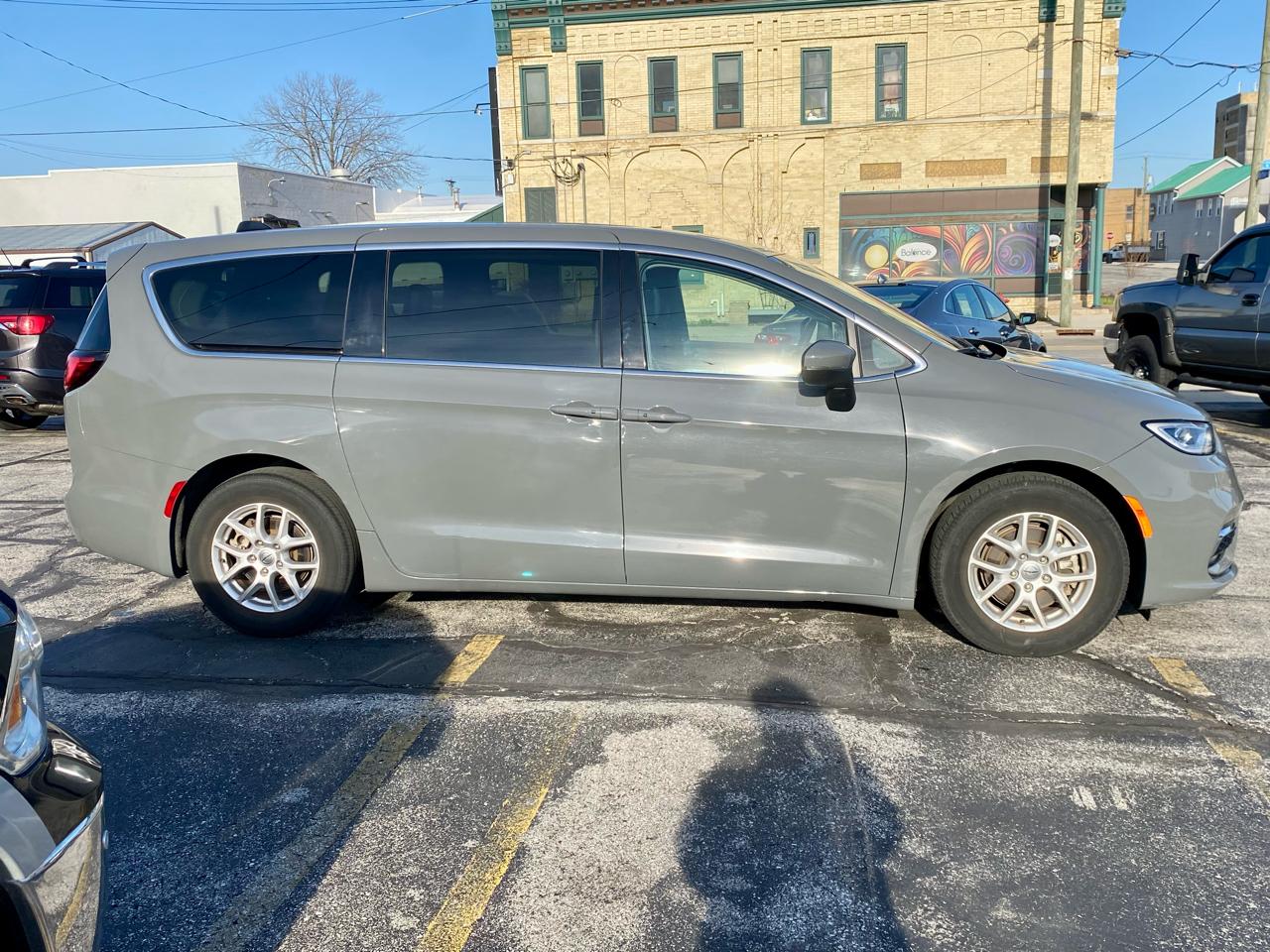Chrysler Pacifica Touring L 2023