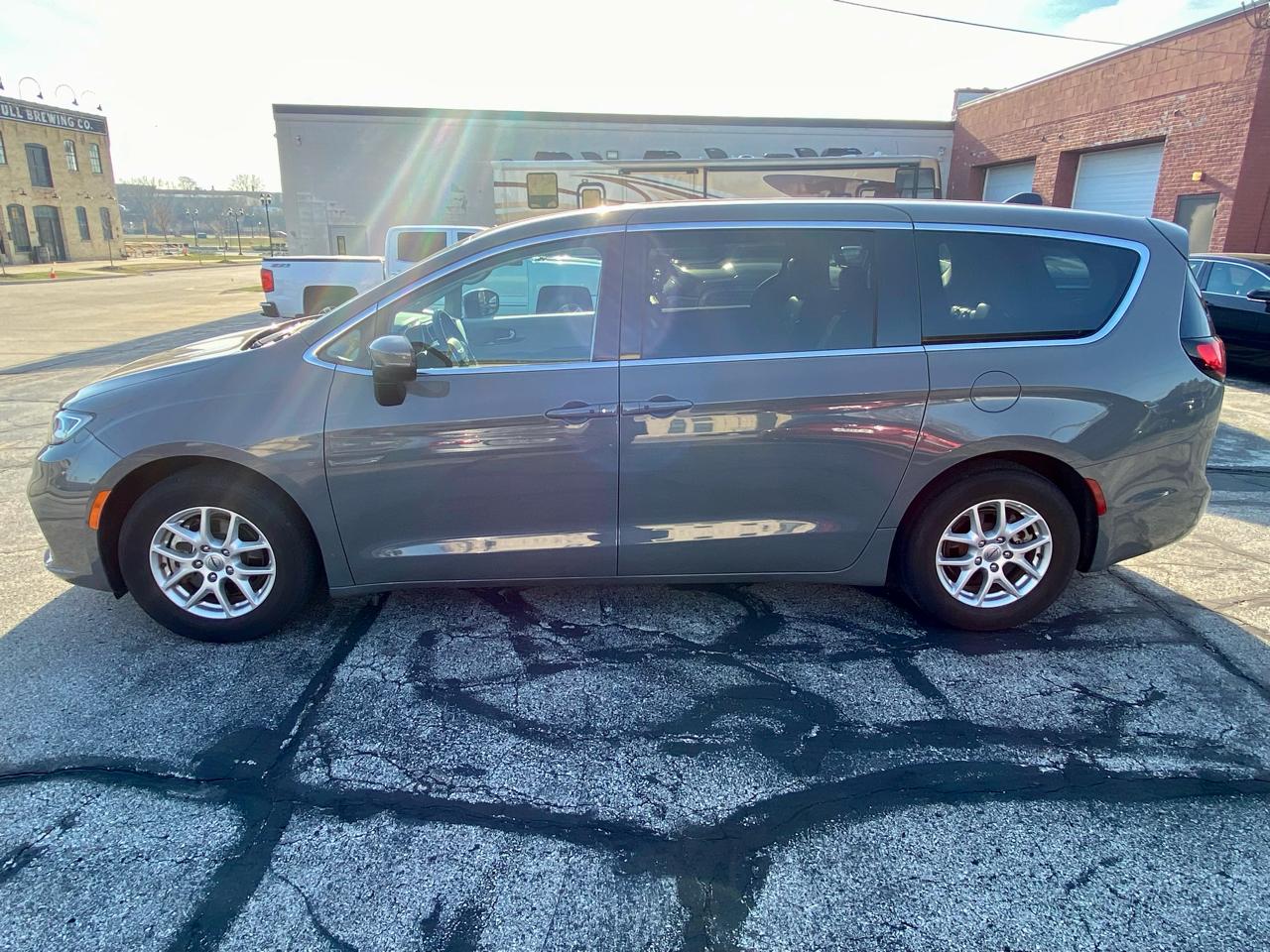 Chrysler Pacifica Touring L 2023