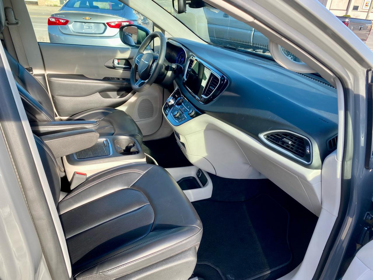 Chrysler Pacifica Touring L 2023