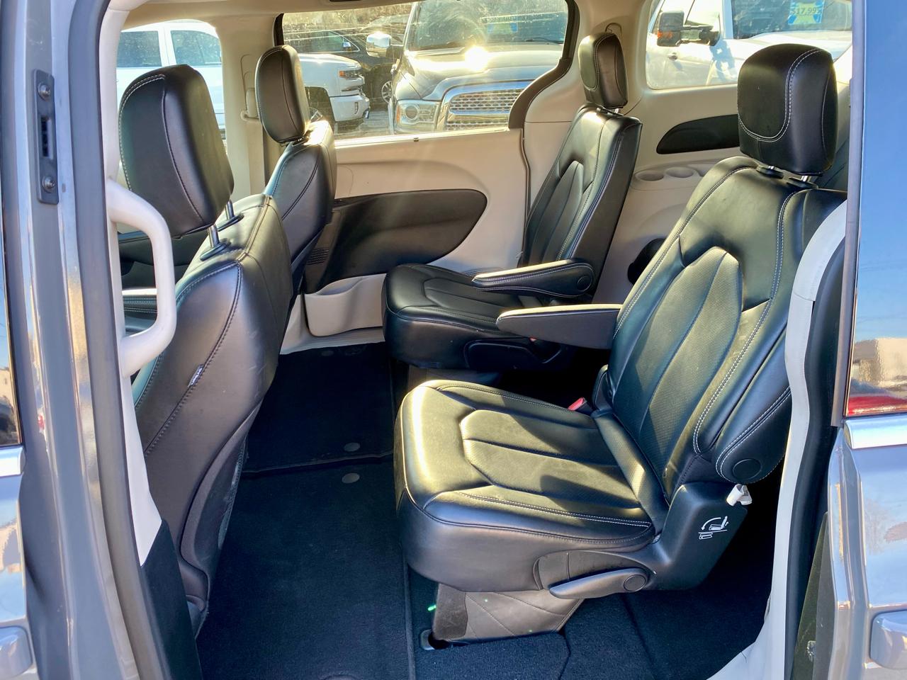 Chrysler Pacifica Touring L 2023