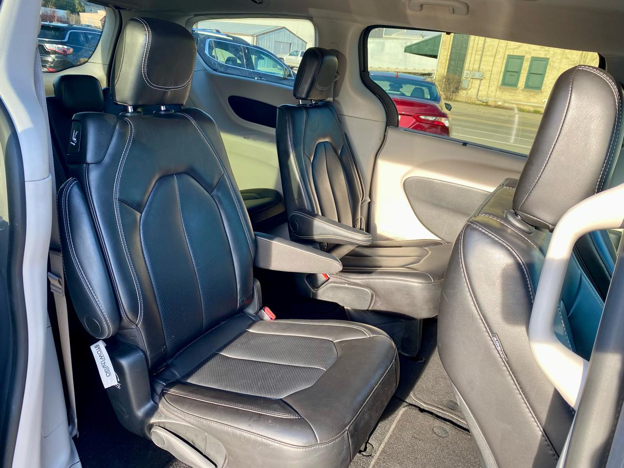 Chrysler Pacifica Touring L 2023