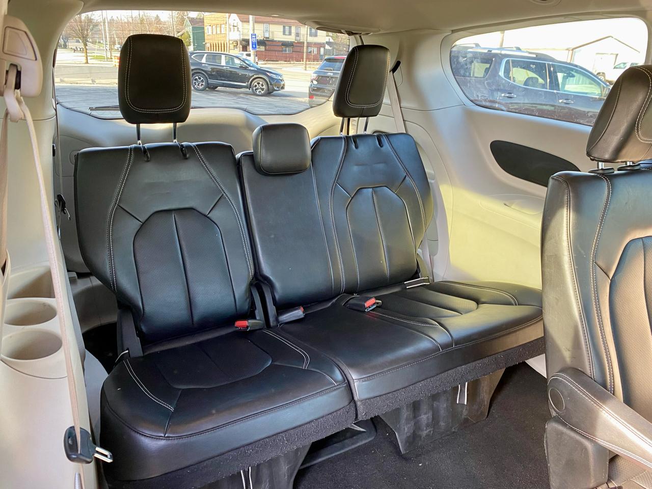 Chrysler Pacifica Touring L 2023