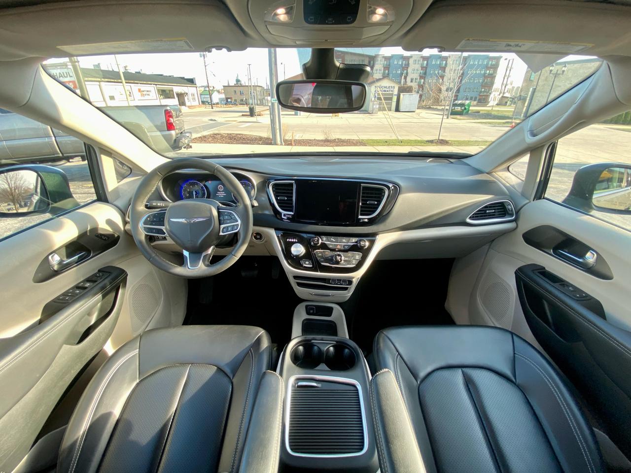 Chrysler Pacifica Touring L 2023