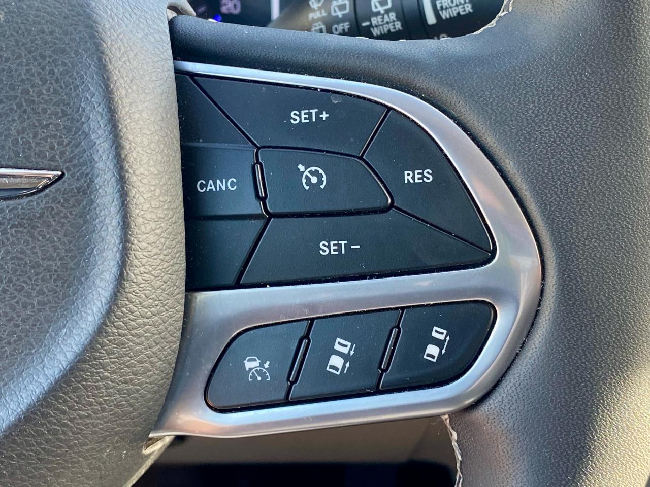 Chrysler Pacifica Touring L 2023