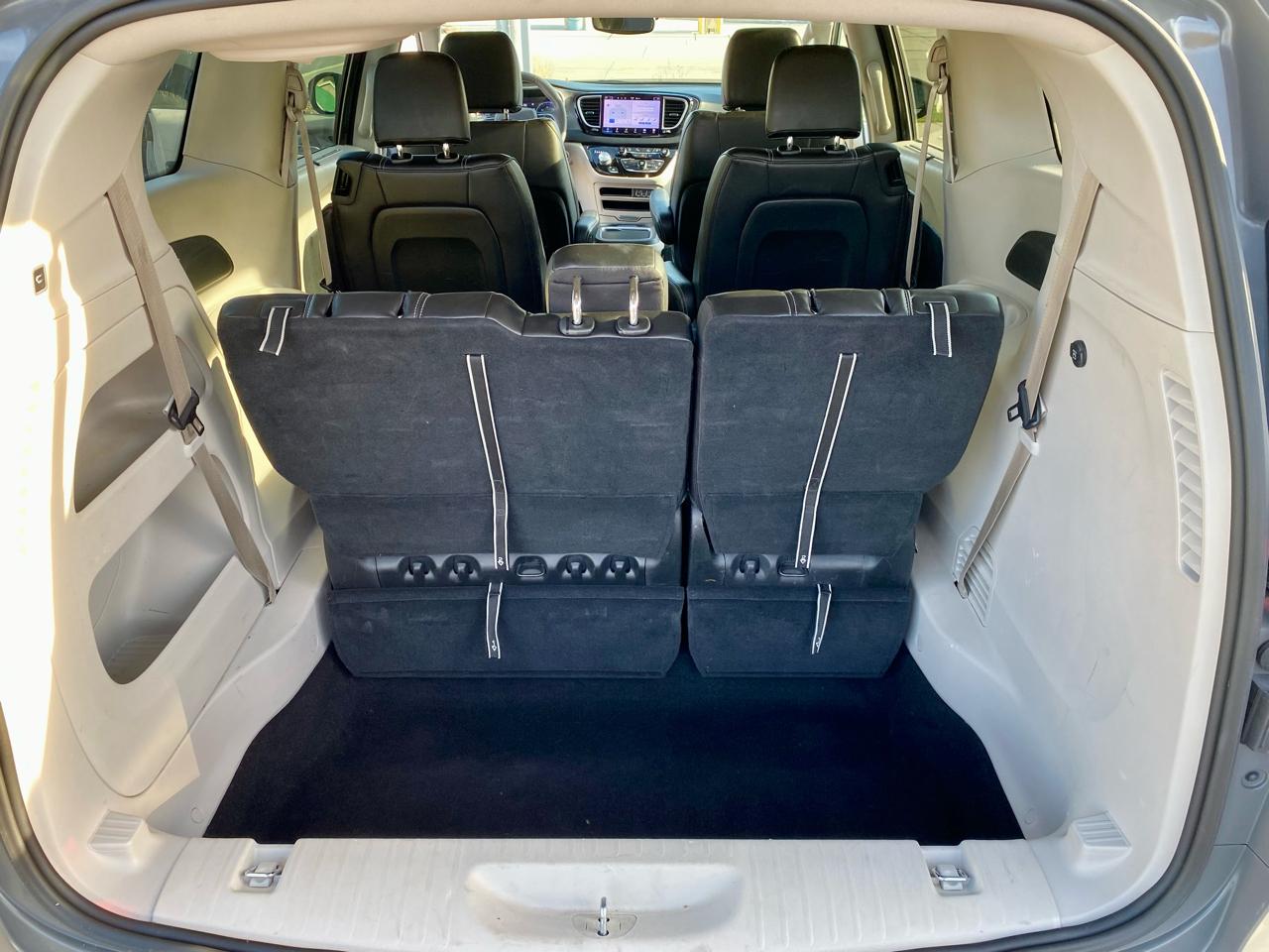 Chrysler Pacifica Touring L 2023