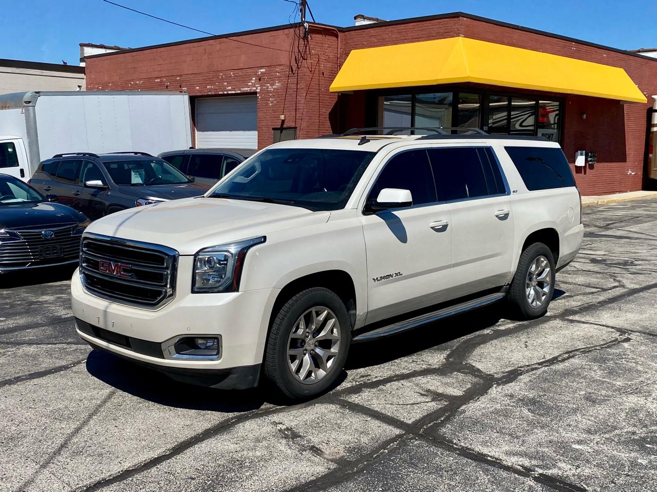 GMC Yukon XL SLT 1/2 Ton 4WD 2015